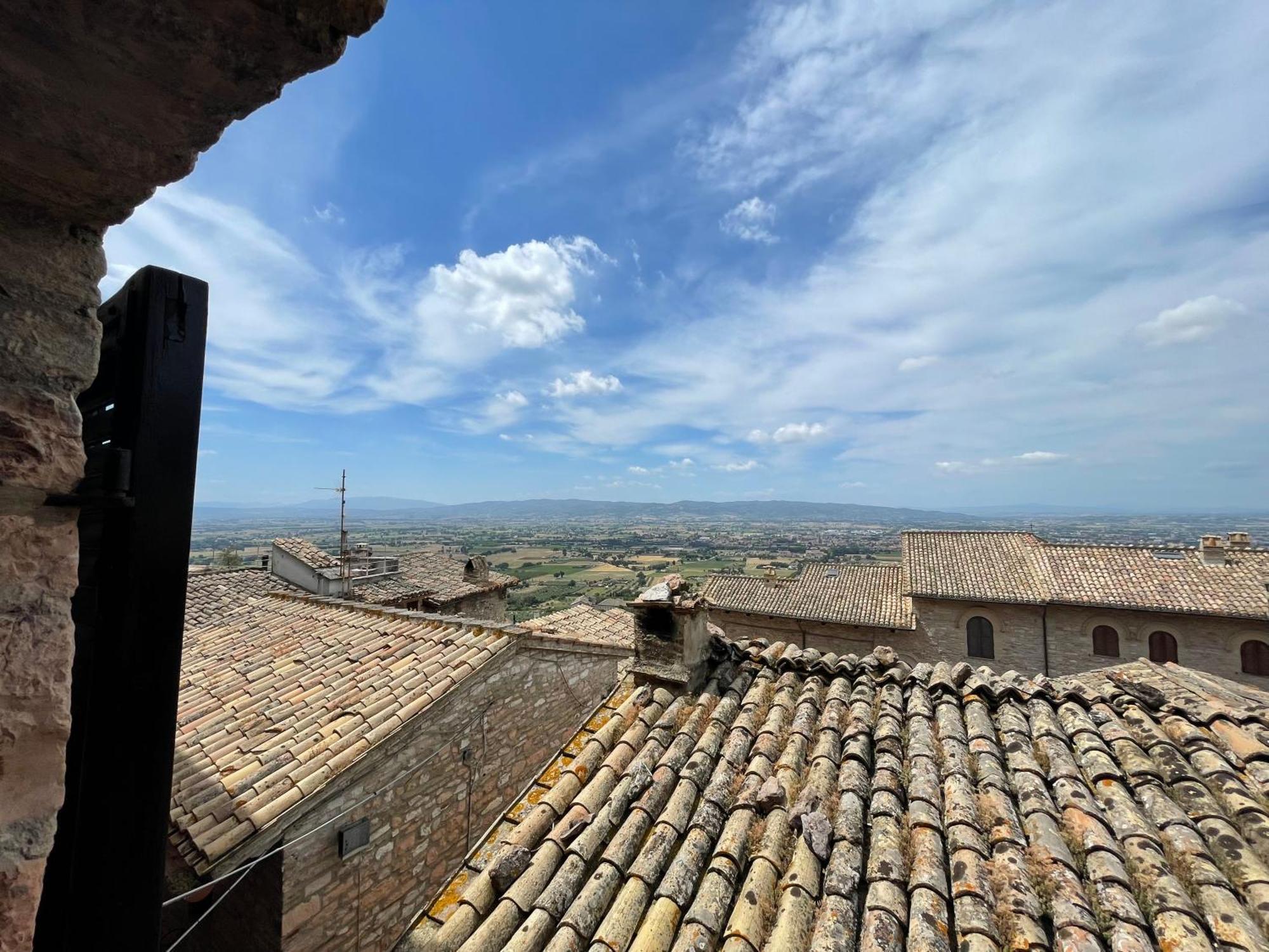 Happy House - Porta San Giacomo Apartment Assisi Exterior photo