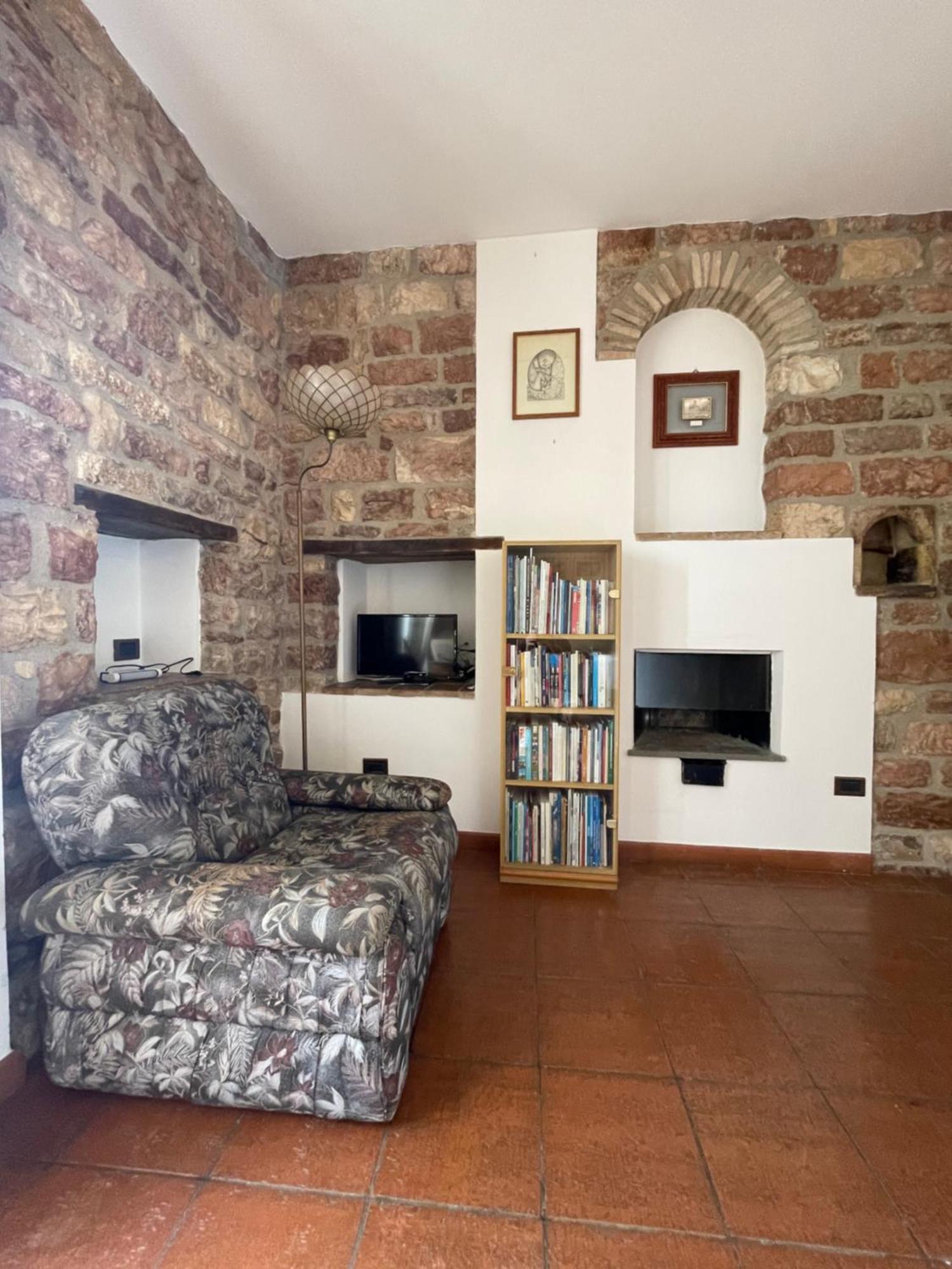 Happy House - Porta San Giacomo Apartment Assisi Exterior photo